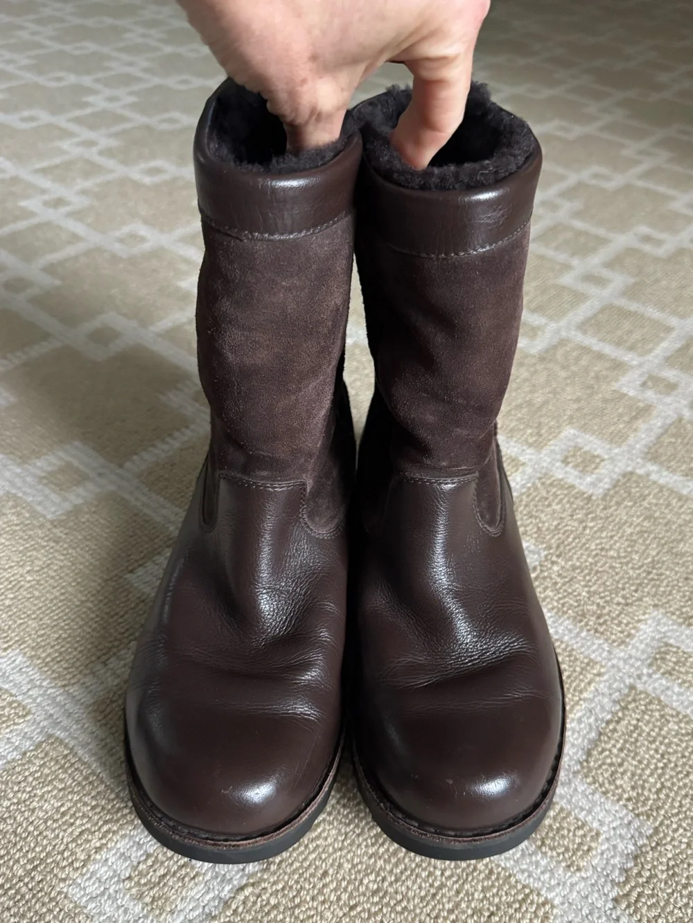 UGG Riverton Leather Sheepskin Winter Boots Brown Women’s Size 6